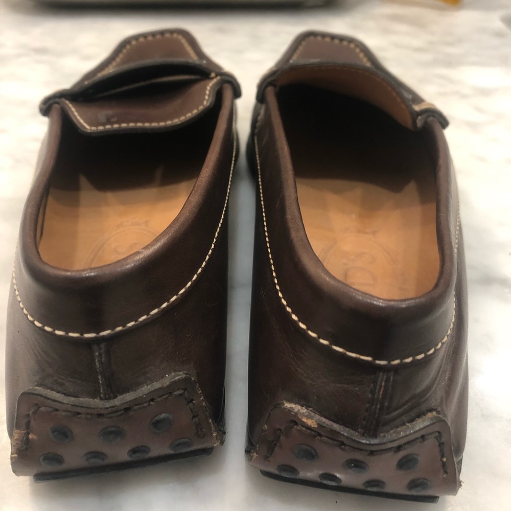 Authentic Tods leather loafers